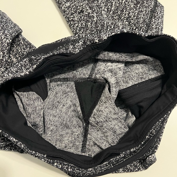 Lululemon | Inspire Tight II | Size 6 - Picture 5 of 11
